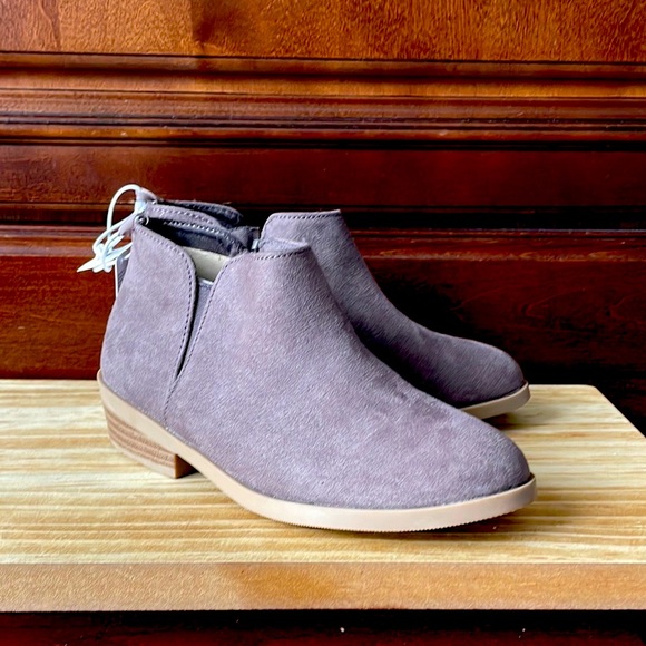 Old Navy toddler Faux Suede ankle bootie, size 11 - Picture 1 of 4